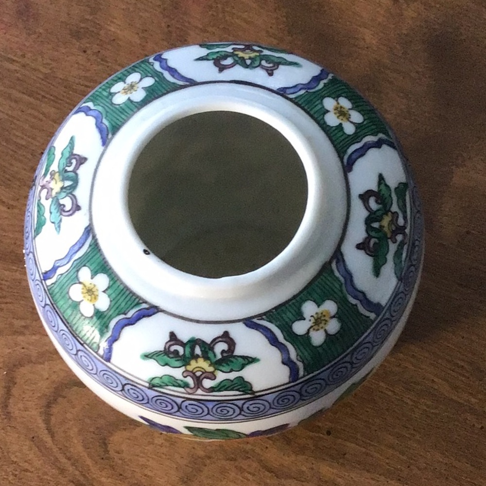 Japanese porcelain jar - a ginger jar or vase - Picture 6 of 13